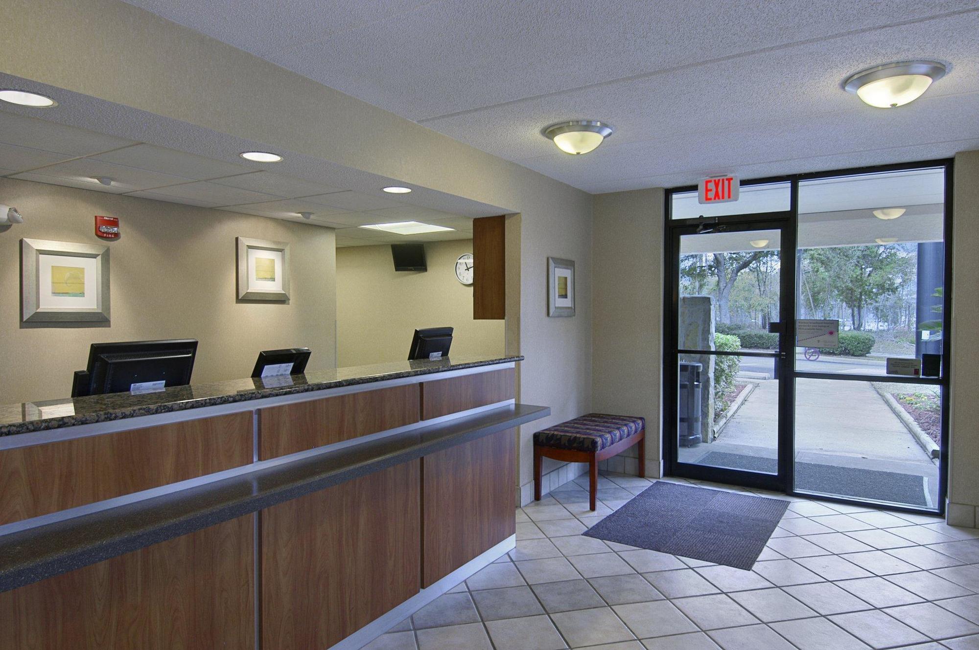 Red Roof Inn Tallahassee - University Bagian luar foto